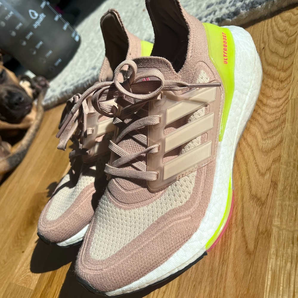 Nike Ultra Boost Running Show - size 6.5